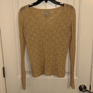 Banana republic long sleeve, semi crop V-neck loose knit sweater women’s M sheer